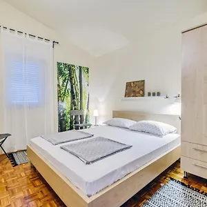 apartman-veronika-zadar.hotelinzadar.com/