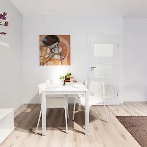 project-comfort-apartament-dywizjonu-303-175-8-warszawa.warsawhotelspoland.com/
