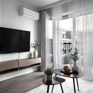 Apartament New #madalinskiego57 - Center, New Bulding, 2 Bedrooms, 2x Double Beds And A Fold-out Sofa, Separate Kitchen, Air Conditioning, Balcony, Underground Parking, Self Check In 24h, Internet, Netflix, Coffee Machine, Washing Machine,1 Km To The Railw, Wrocław