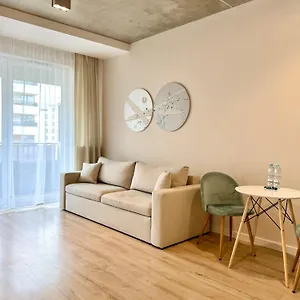nastrojowy-apartament-2-pokojowy-6-min-od-lotniska.warsawhotelspoland.com/